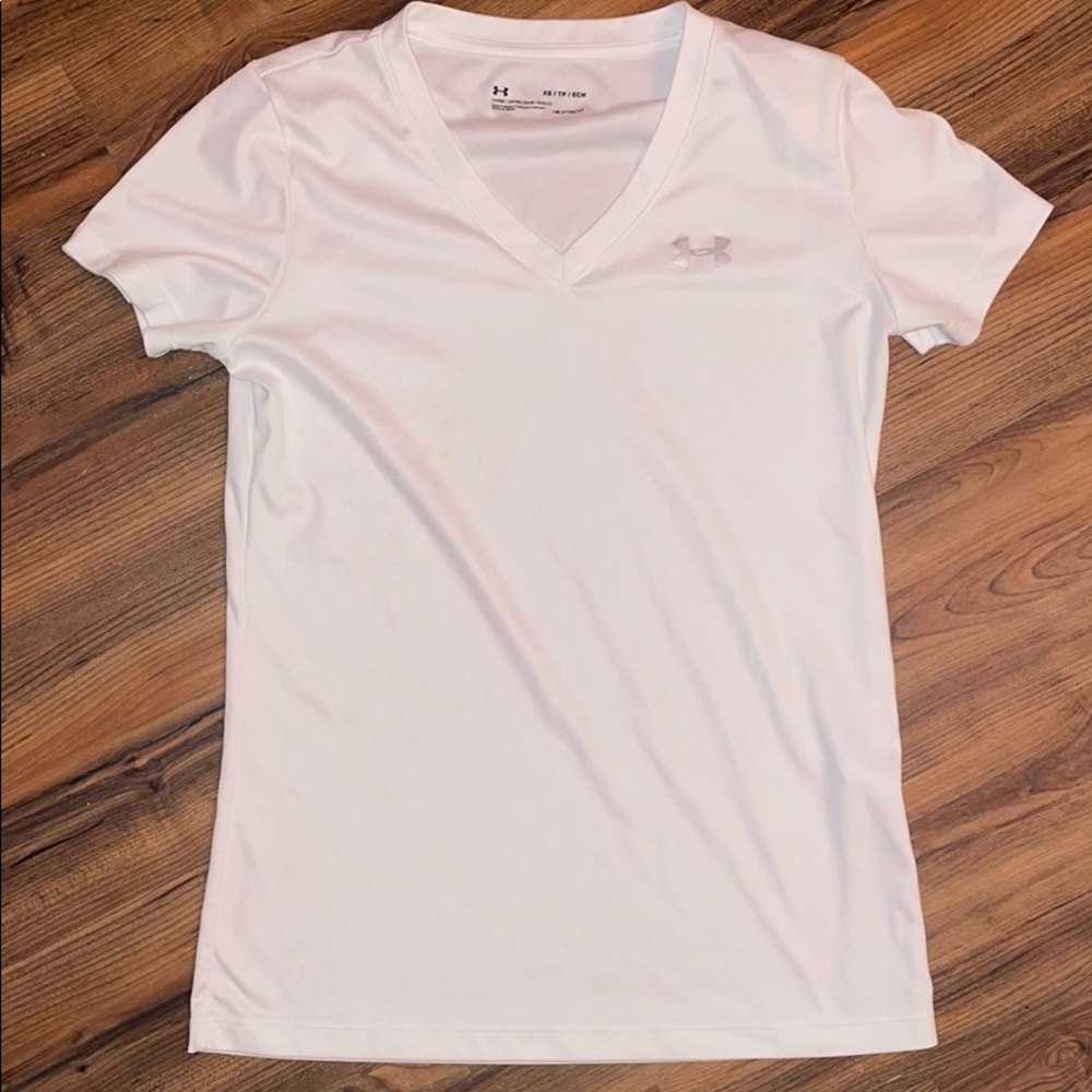 Underarmour loose volleyball tee